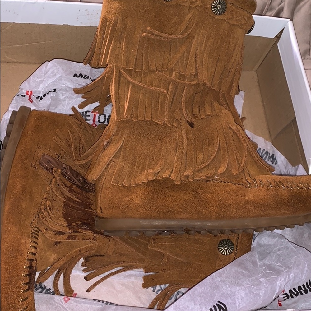 Minnetonka fringe boots